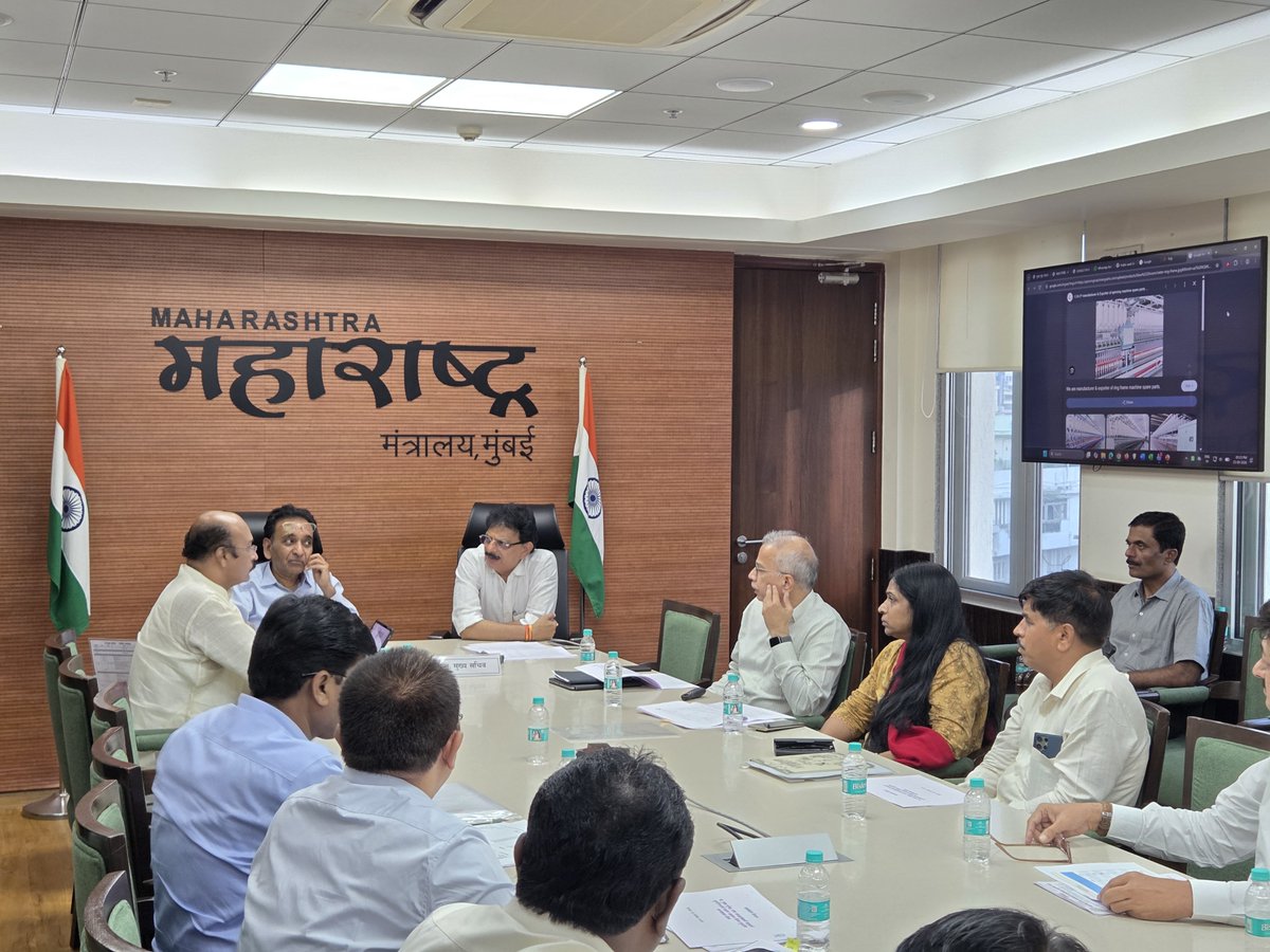 Sawkaresanjay11's tweet photo. सहकारी सूतगिरण्यांच्या विकासाला नवी दिशा! 🧵
मंत्रालय, मुंबई येथे सुधारित प्रकल्प अहवालाबाबत उच्चस्तरीय बैठक. ₹८०.९० कोटींवरून ₹११८ कोटींच्या प्रकल्प अहवालावर सविस्तर चर्चा.
#CooperativeSpinningMills #TextileDevelopment #Maharashtra https://t.co/cC3o7NMLCa