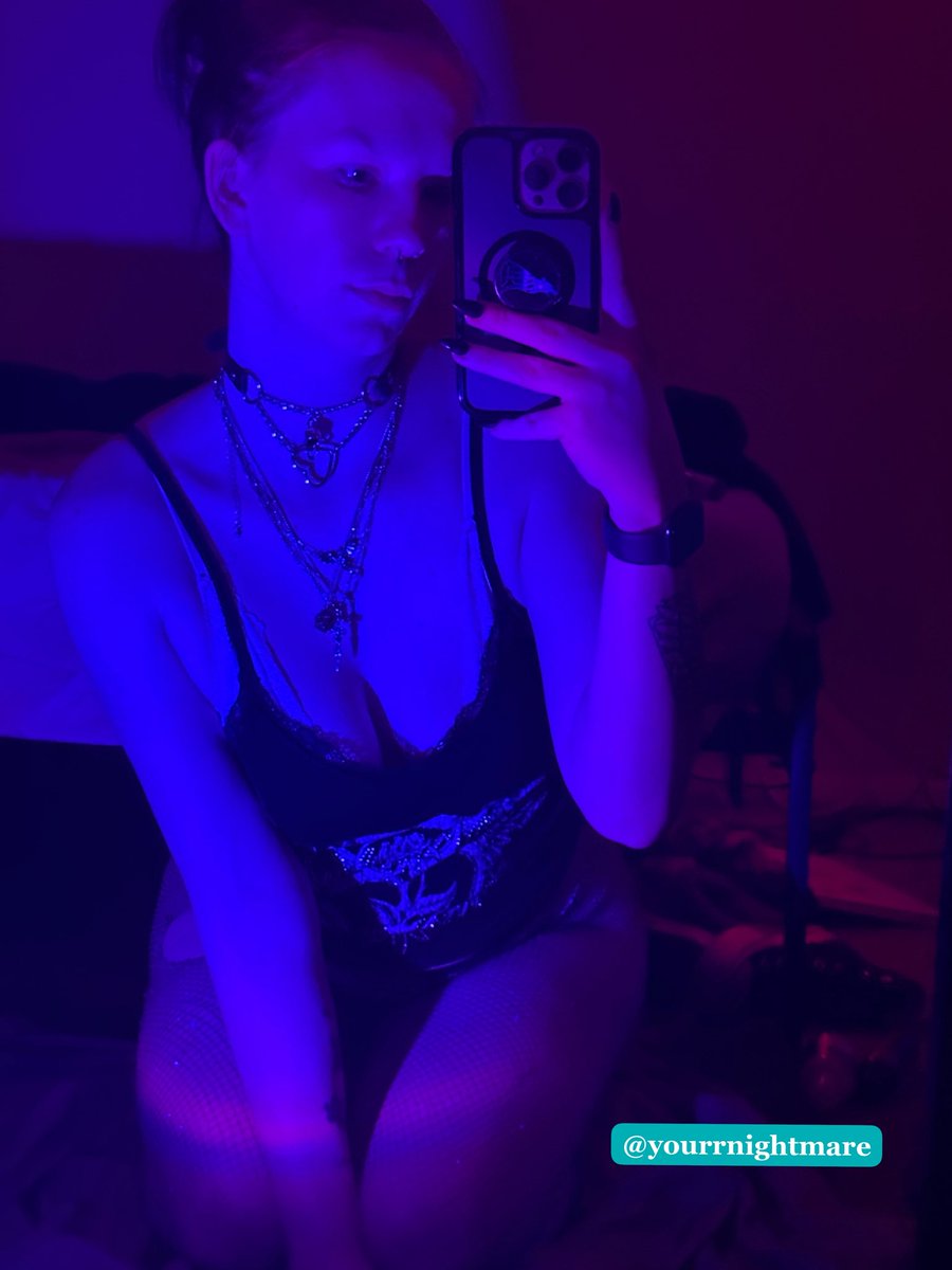 yourrnightmare's tweet photo. Hey bats 🦇 
I’m still struggling with my landlord.. apparently it’s getting raised. No matter how much we pay down it adds at the first of the month and I’m behind a LOT. no I’m not asking to yall pay it all. 

Im asking can you guys support even a little bit to my links, cashapp, my OF, throne etc. it would help SO much especially cus I’m a single mama. (I’m behind 1100$) anything helps. Any amount 10,15,20$ etc. those are PERFECT! Goes straight into savings and EVERY bit of help is appreciated and rewarded.🖤✨

Cheap Bundles and content is on sale even my OF is 50% off!!