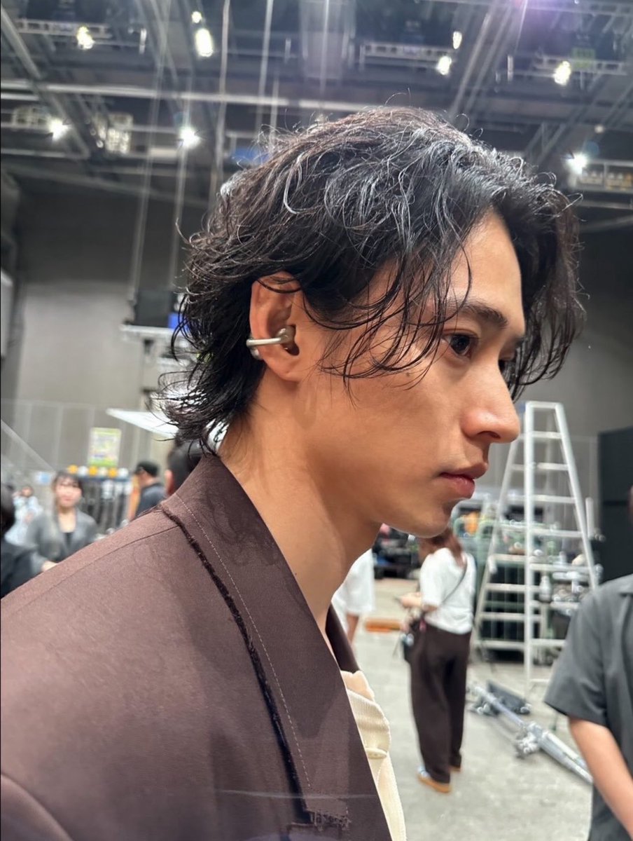 d6ewqf's tweet photo. スタダ"鼻"のTHE王道が山﨑賢人です
彼のマネージャーのInstagramにはこの角度の写真がよく出てきます

#スタダ 
#山崎賢人 https://t.co/F6NHrvQAMI