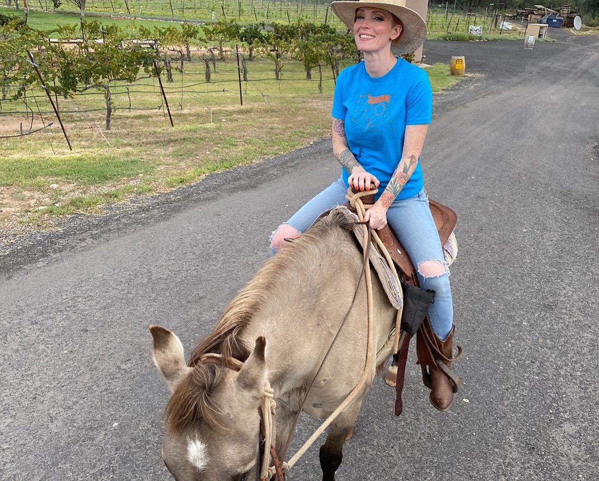 Mistressgl456's tweet photo. Riding on 🏇🏼🏇🏼 https://t.co/5cdvDmRWMx