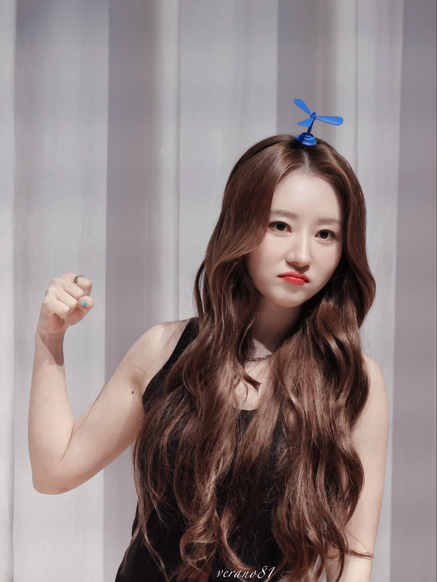 verano81's tweet photo. DAY 25
#SUA #수아 
ᕙ( ´◔ ‸◔')
（还在上班的打工人不语，只是掏出了觉得很合适我心情的图片。） https://t.co/frhacEutYB
