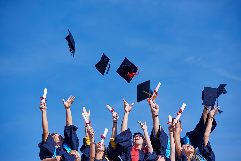 dan0i4el5brianm's tweet photo. Final bell ring, cap thrown high, and the start of a new chapter — 2024 grad mode unlocked! https://t.co/g79zCXkajw