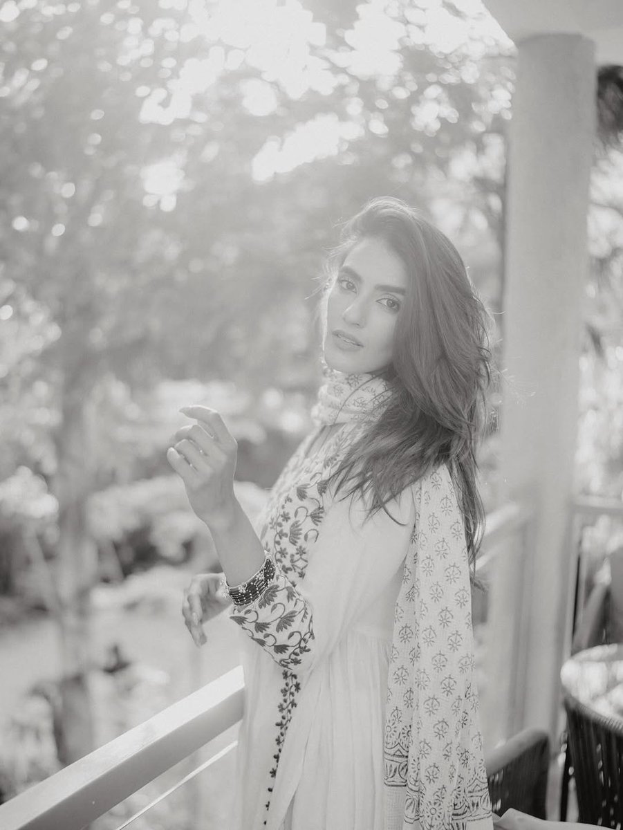 kavyathapar20's tweet photo. Softness isn’t innocence
it’s strength that chose not to harden 🤍🌤️

shot at
captured by https://t.co/3CsOOHqeqA