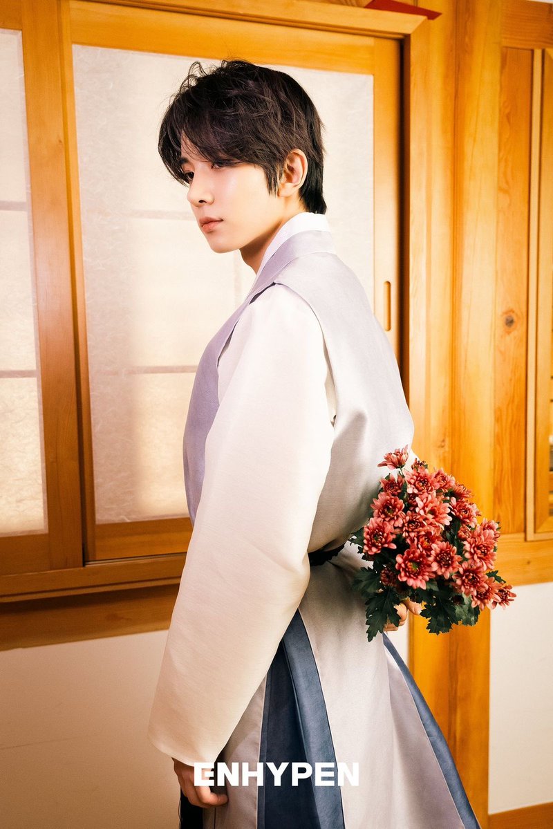 hsyangz's tweet photo. 추석이니까 희승도련님 한복입은거 봐야지 https://t.co/a8DMzvVhLP