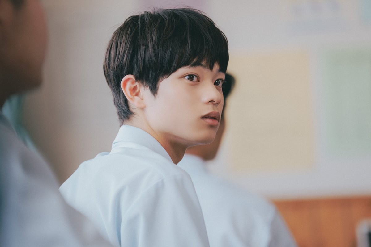 3mm_love_movie's tweet photo. 『＃３ミリの恋』

＃黒川想矢 ×  ＃キム・ジアン が織りなす、
爽やかな情景、切なくも鮮やかな一瞬を切り取った��面写真９点が一挙解禁📷
同級生役の #荒木飛羽 さん #早瀬憩 さんやお父さん役の #大谷亮平 さんとの場面写真も公開中📷
ツリーにて他写真もチェック📷

映画『#３ミリの恋』
11月6日（金）全国公開
監督・脚本：#全辰隆（チョン・ジニュン）　

#３mmlove
#３mm의사랑