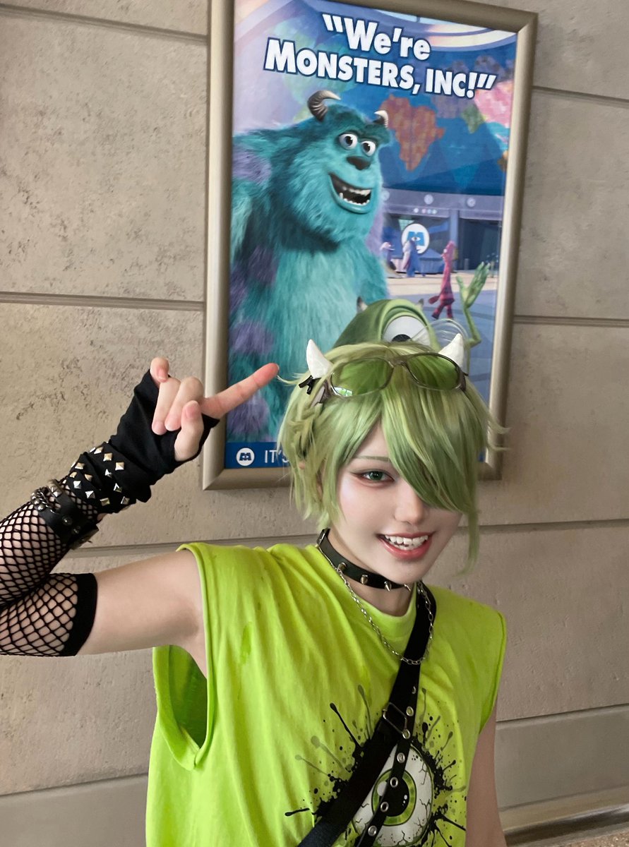 __n_Un_'s tweet photo. マイク見つけて嬉しそうすぎるおれ

 #Dハロ仮装 https://t.co/ccUSPGlaxB
