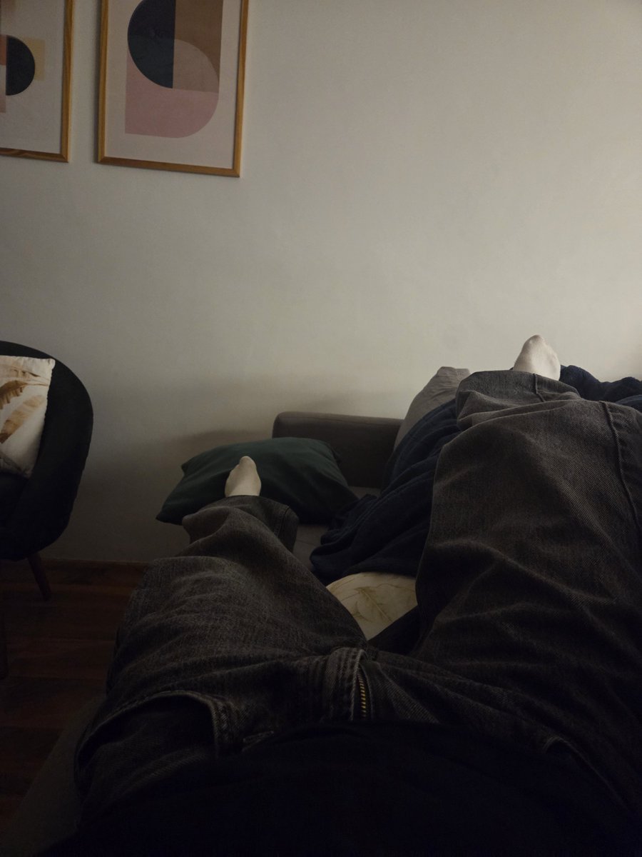 dvefe4's tweet photo. im drunk or this is kinda aesthetic???? https://t.co/INjwvLVQlE