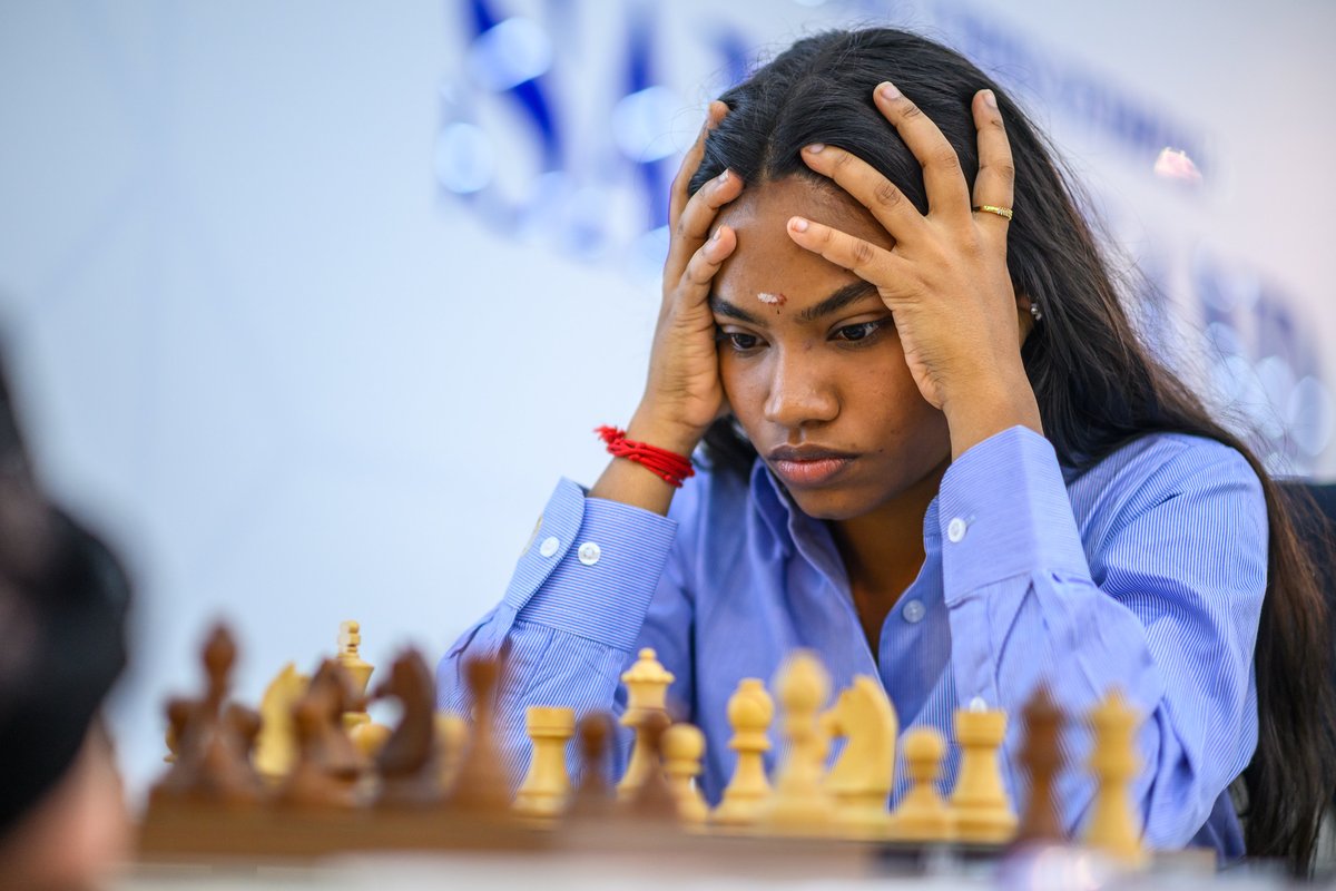 ChessbaseIndia's tweet photo. 6.0/6! Savitha Shri - what a player for Team India!

Photo: Michal Walusza/FIDE https://t.co/mVir4kquWX