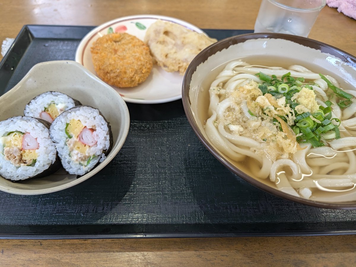 mayumi_danshi's tweet photo. 今日のお昼は、当薬局から歩いて約30秒🚶

山もりうどんさんへ🍜

連休中はうどんを控えていたので、久しぶりの一杯😂

今日も美味しくいただきました！

当薬局は調剤中の外出もOK💊

お薬の待ち時間を、うどん時間に。

#山もりうどん #高松市 #檀紙町 https://t.co/Zt5ZWZN6aX
