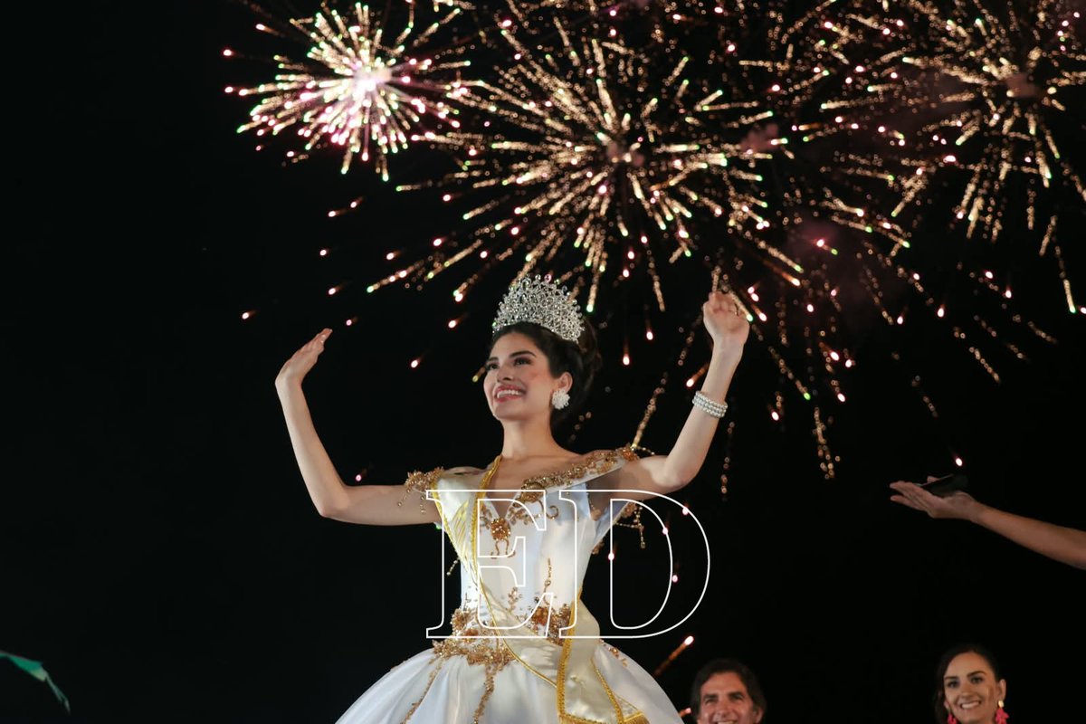 grupoeldeber's tweet photo. Camila Zenteno fue coronada como reina de Santa Cruz en un acto realizado en el Parque El Arenal, dando inicio a los festejos por el 24 de septiembre.
📌Infórmate en https://t.co/9qApsctnIj

#ELDEBER #Reina #SantaCruz #Coronación
📸Ricardo Montero – Fernando Portugal https://t.co/bRAocb0yDX