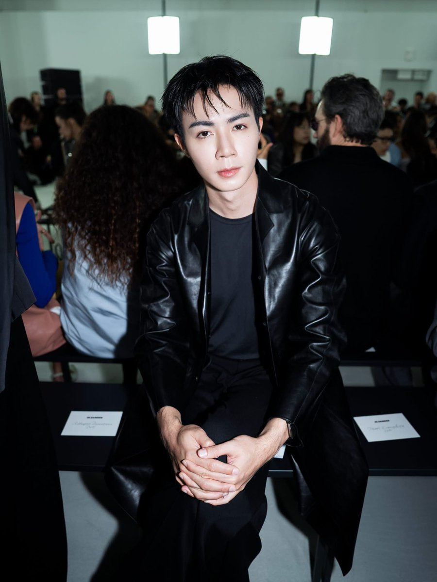 thaifashiond's tweet photo. #UPDATE: ‘ซี-พฤกษ์’ @zee_pruk ร่วมชมแฟชั่นโชว์ Jil Sander Spring/Summer 2027 ณ กรุงมิลาน ประเทศอิตาลี ใน Milan Fashion Week

@jilsander 
#JILSANDERxZEEPRUK
#JILSANDER https://t.co/oIjDy3DlMH