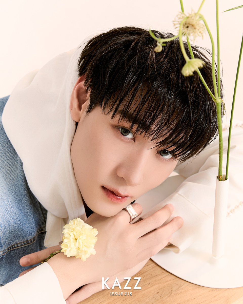 Kazzmagazine's tweet photo. #KAZZxLOVEX3 #njchok

อ๊อฟเคมีรายงานตัว! “เอ็นเจ - โชค” จากซีรีส์ ‘LOVEx3 หลักสูตร (รัก) ภาคบังคับ’ บนปก KAZZ MAGAZINE issue.218 จับจองกันได้แล้ววันนี้! 🤍

➖Pre-order : https://t.co/E1xJw9BLj2
➖Foreigners : https://t.co/S3S34ZzfIG 

#KAZZMAGAZINE https://t.co/sw2P0etWU5