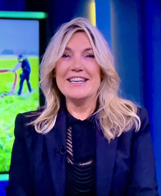 Taffy41B's tweet photo. Al decennia lang kijk ik met zo ongelofelijk veel plezier naar haar ..
En ze blijft maar mooi en …… lekker !

Gallyon van Vessem

#GallyonvanVessem #milf #hollandsemilf #dutchmilf #televisiepresentatrice #gewooneenlekkerwijf #lekkeremilf #hotwife #cougar #mature https://t.co/r2q51Y5SNR