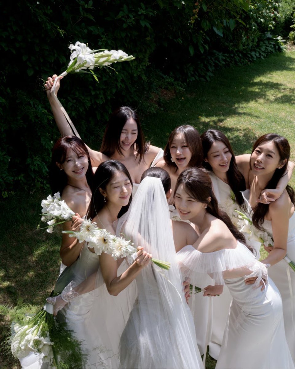 nugupromoter's tweet photo. 9MUSES’ have reunited at Gabin’s wedding! https://t.co/9Npn8FJOpl