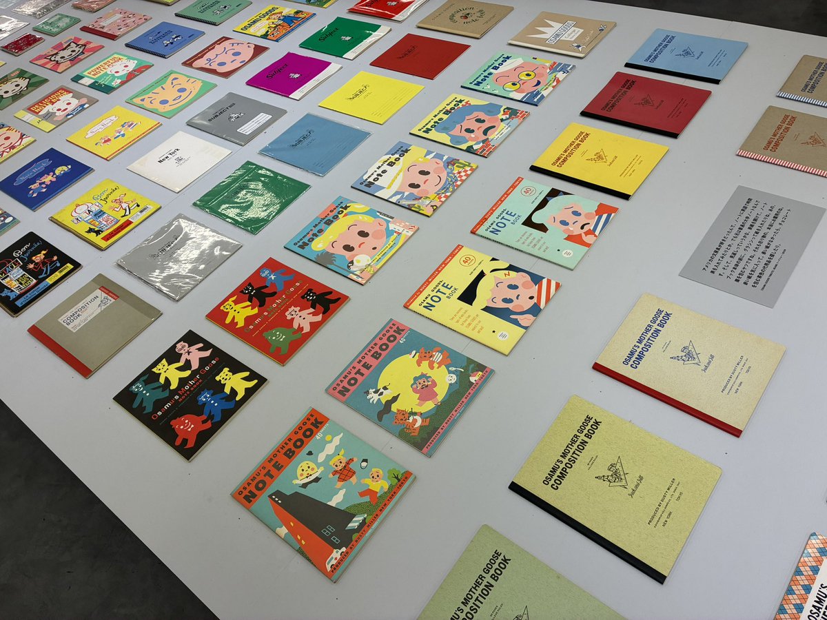 bluescecile's tweet photo. OSAMUGOODS展へ
ミスドのイラストというイメージでしたがこの展示を見る限り、イラストレーターというより、デザイナー寄りなのかなと感じました🍩
(ミスドグッズの展示はありません)

大変かわいい空間でした🐈
 #OSAMUGOODS展 https://t.co/G4lxV0epkV