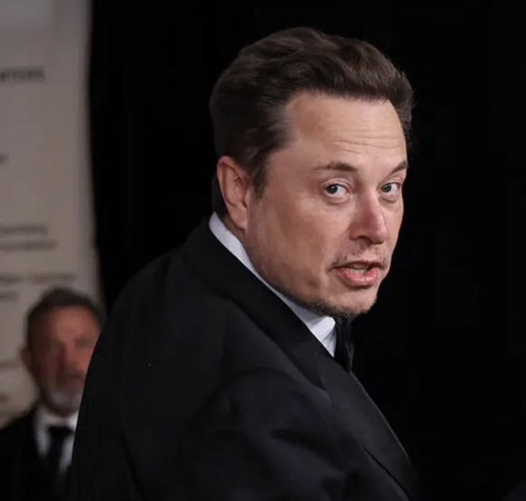 Tesla_spacefx's tweet photo. Do you still feel a little awkward when someone pays you a genuine compliment?

A. Yes
B. No https://t.co/8jmnOY0h9i