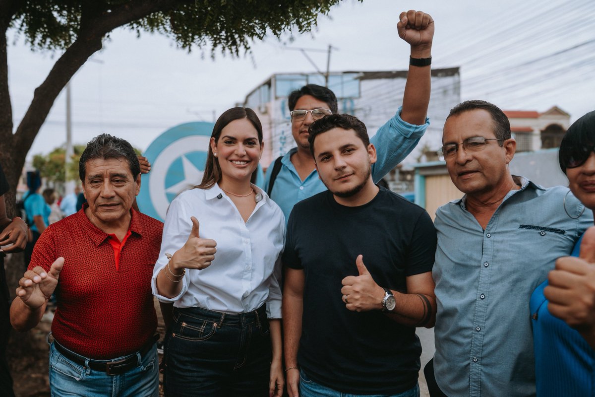 JeanIniguezM's tweet photo. Guayaquil nunca más volverá a ser una ciudad gris, juntos, ya la pintamos de esperanza.
Mientras otros traían palmeras con fines ornamentales (intentándose sentirse en Miami), la administración de Aquiles Álvarez, sembró árboles nativos, y con eso, contrarrestó el calor extremo, recuperó nuestra identidad, manejó eficientemente los recursos, porque el mantenimiento es exponencialmente más barato y reconstruyó el tejido social. 
Es la diferencia entre el día y la noche, entre los que aman Guayaquil y los que solo se quieren servirse de ella.
Con Fiorella y con Sofía, esta política pública será garantizada. 
#YoConFio #GuayasVencerá