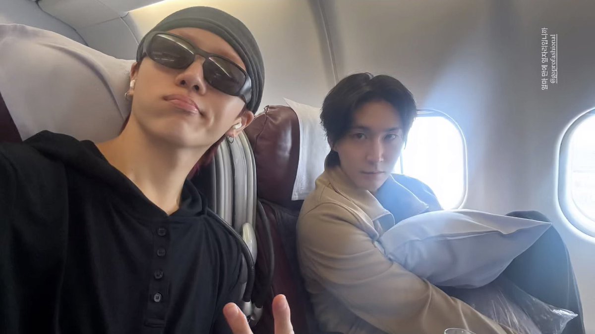 ptgKREZ's tweet photo. 뱅기 옆자리메이트 신킨 얼마만인교🥲🥲🥲🥰🥰🥰 https://t.co/NZEt2exTCk