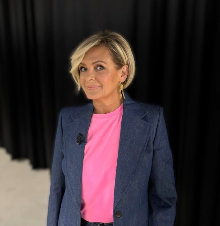 Taffy41B's tweet photo. Deze vrouw is al zo lang mijn guilty pleasure..
Verrukkelijk lijf en fabuleuze borsten ….
Heerlijke gilf 

Caroline Tensen 

#CarolineTensen #milf #Gilf #hollandsemilf #dutchmilf #televisiepresentatrice #boobs #gewooneenlekkerwijf #lekkeremilf #hotwife #cougar #borsten #mature https://t.co/WJqP4f5oDo