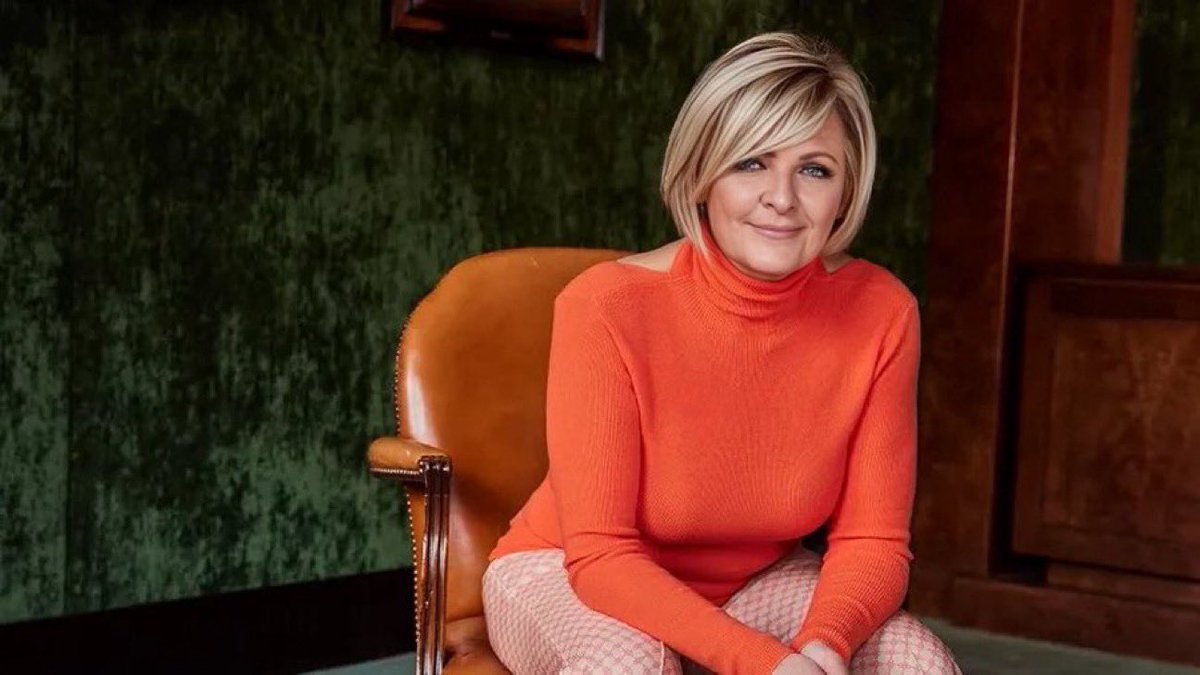 Taffy41B's tweet photo. Deze vrouw is al zo lang mijn guilty pleasure..
Verrukkelijk lijf en fabuleuze borsten ….
Heerlijke gilf 

Caroline Tensen 

#CarolineTensen #milf #Gilf #hollandsemilf #dutchmilf #televisiepresentatrice #boobs #gewooneenlekkerwijf #lekkeremilf #hotwife #cougar #borsten #mature https://t.co/WJqP4f5oDo
