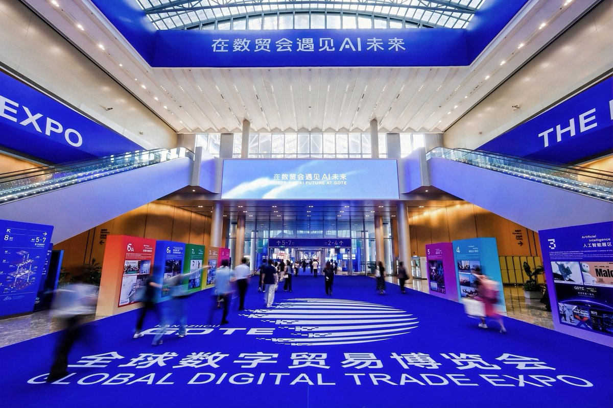 MFA_China's tweet photo. Premier Li Qiang: For many years, China has been steadfastly promoting economic globalization. We honor our commitments, strengthen cooperation, uphold equality and pursue win-win outcomes. This way, we achieve development at home and benefit the wider world at the same time. In the digital era, China will continue to embrace the world, deepen economic and trade cooperation with all parties, and jointly promote global economic recovery and growth.