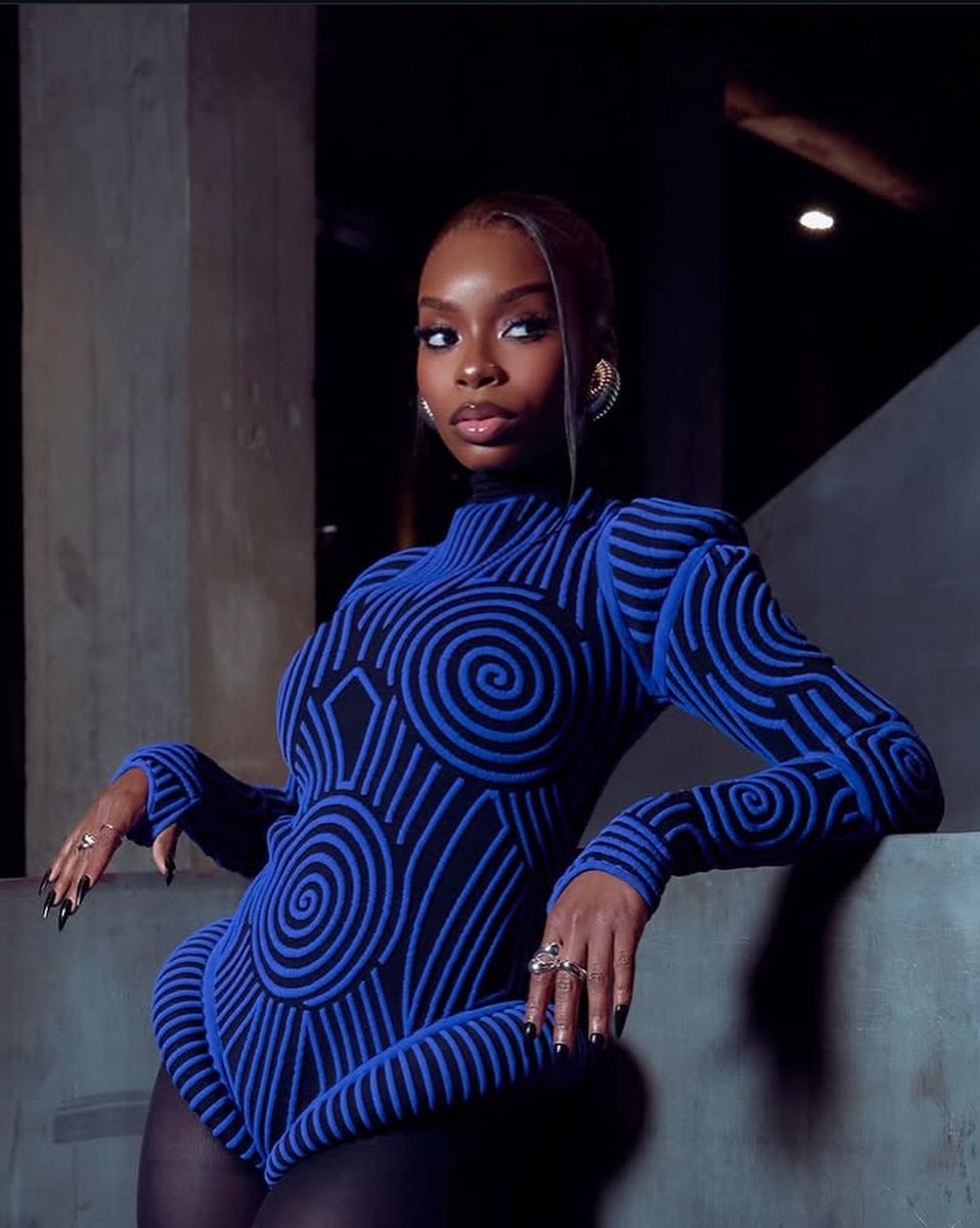 ProjectSkyW's tweet photo. Appreciation post for how beautiful Olandria is. Like DO YOU SEE THE MATERIAL?!?

OLANDRIA OFF-WHITE 10x10  #OlandriaxOffWhite #10x10 https://t.co/mOFx5NqDzy