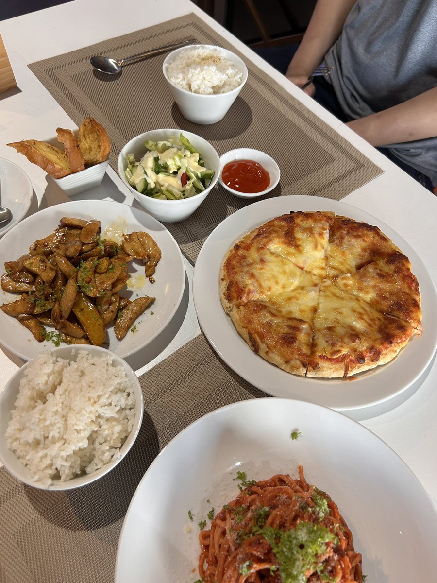 Nam4mk9's tweet photo. nom nom https://t.co/d8I26vrF3b