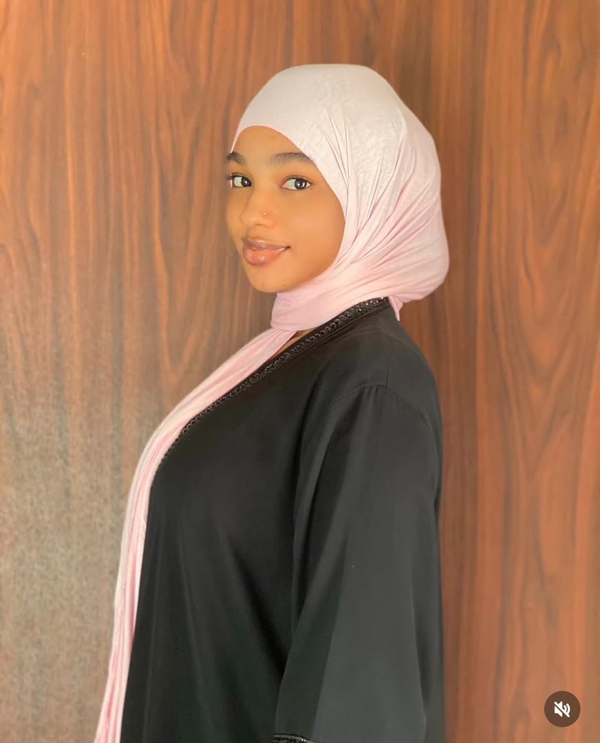 __hasiiya_'s tweet photo. I look like I’m alright but Wallahi I need a husband https://t.co/IXFnIzzEfU