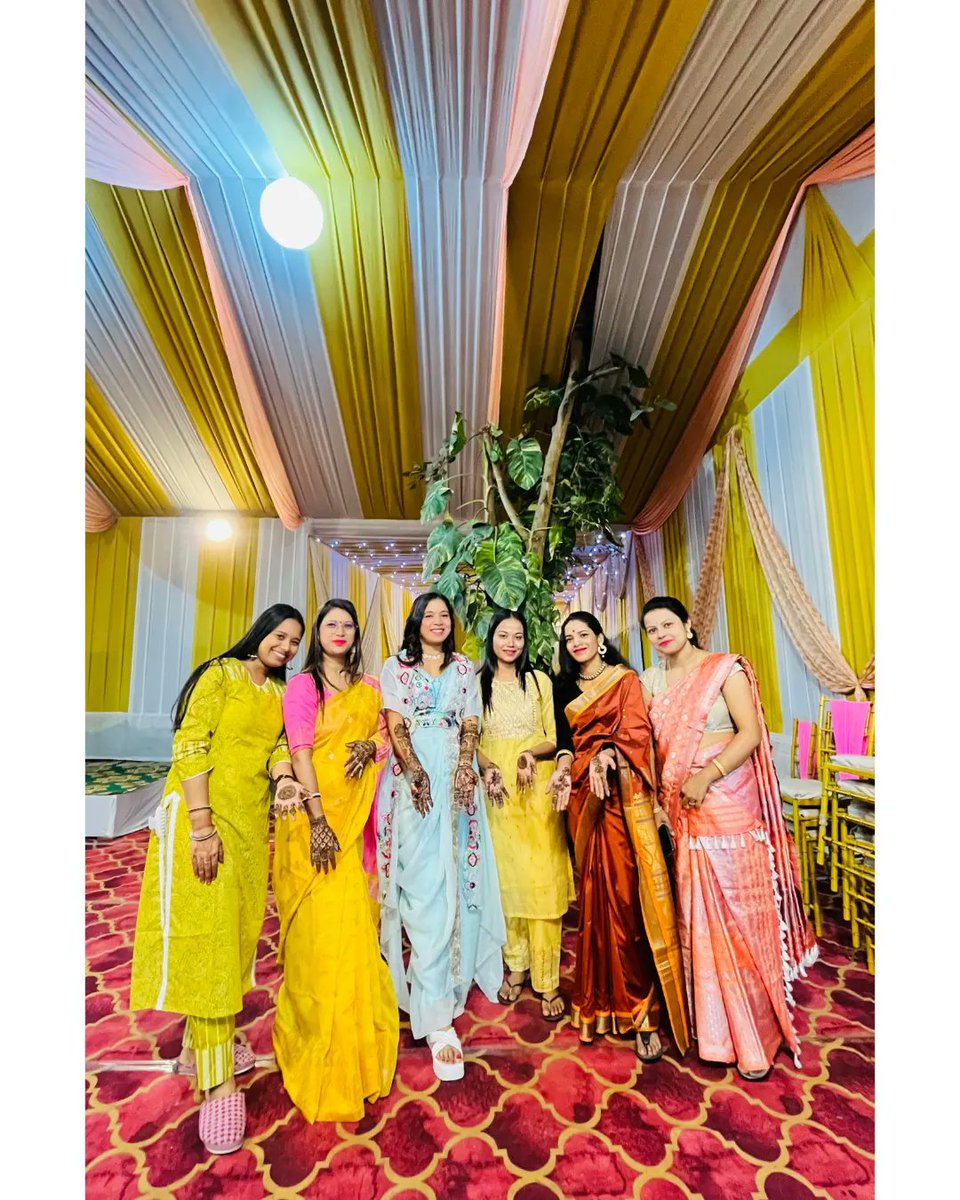 laylabrown494we's tweet photo. It’s her Mehendi day, Adv. Manika Roy. https://t.co/8pFHTVQyG7
