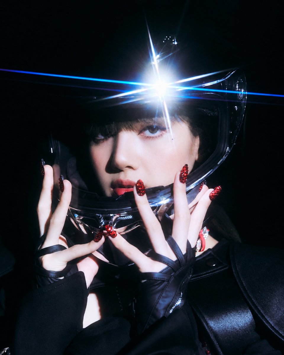 blinksyenergy's tweet photo. LALISA🏍                             W MAGAZINE🏍 https://t.co/g7UFZJP5qc