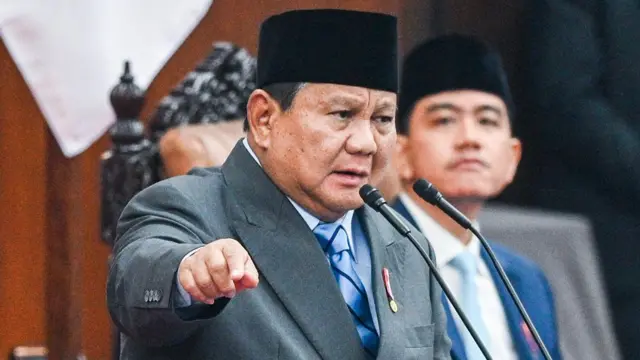 LambeSahamjja's tweet photo. prabowo ga mau karhutla terulang tiap tahun:
- prabowo ingin ada edukasi karhutla masuk kurikulum pendidikan agama sejak dini
- prabowo perintahin kalau warga mau buka lahan butuh alat berat 
- mending lapor aparat 
- nanti dibantu dan disiapin anggaran khusus 
- jangan bakar lahan