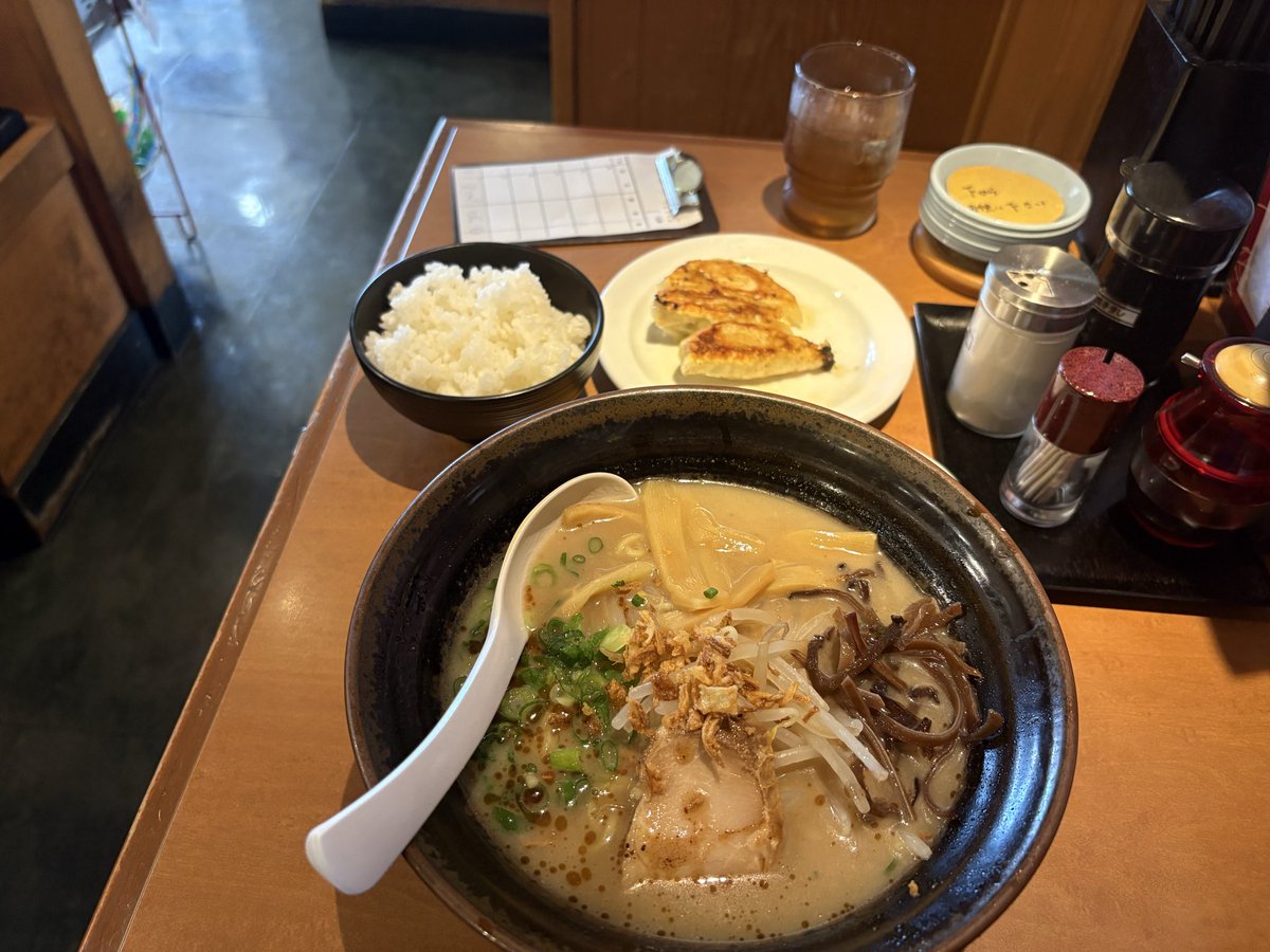 tmhy2013's tweet photo. 今日は昼からカンカンで電気講習会ランチ河内ラーメン🍜いただきました美味しい😋
最近食べる事しか楽しみが無い
推しに会えますように🥺

#カンカン
#電気講習会 https://t.co/CsO4ACNU2O