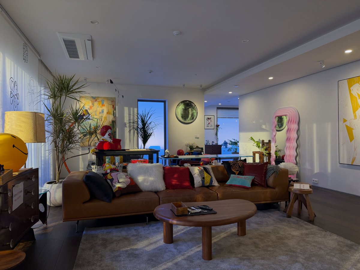 WhiteTamar1's tweet photo. They making it GD penthouse 😍
#GDRAGON https://t.co/vhjqY5ayXb