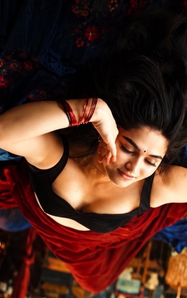 actress_trendz's tweet photo. Kayadu lohar in paradise movie 🥵💦

[THREAD]

(1/4) https://t.co/wwbNxeZvHD