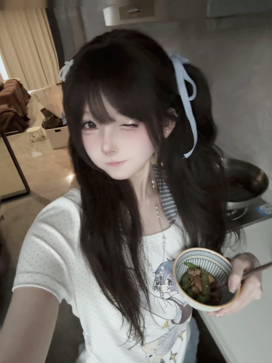 hualin_01's tweet photo. 骚逼宫酱，好想用鸡巴抽你骚脸，干死你 #来点宫酱w https://t.co/NcwQaY2HoL