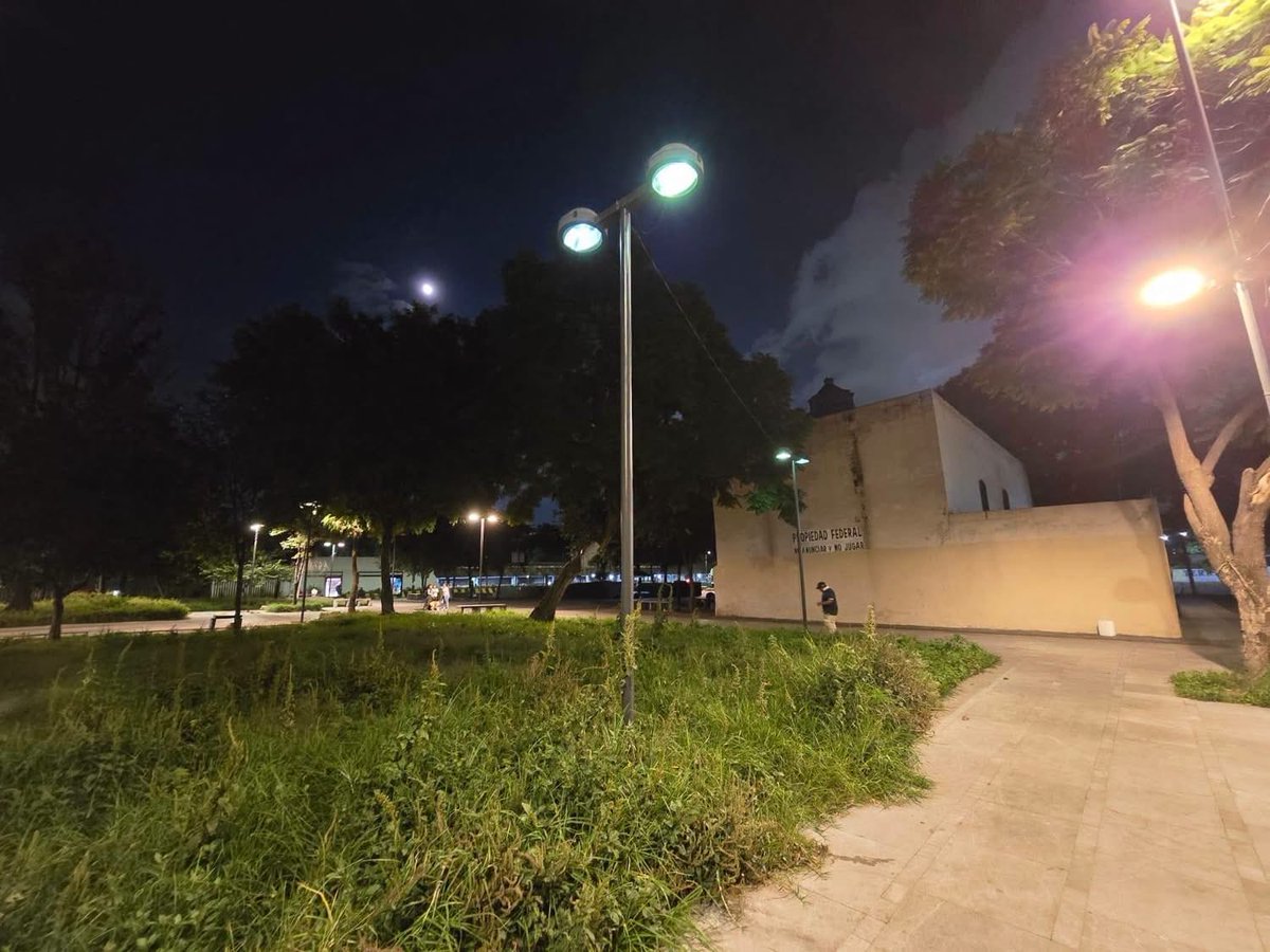 evelyn_parraA's tweet photo. 🌙💡 ¡En Venustiano Carranza seguimos trabajando de noche 

La Coordinación Territorial Morelos realizó la reparación del circuito de luminarias del parque Guadalupe Victoria, en Centro I. ✨

Porque una alcaldía que trabaja, se nota también cuando cae la noche. 🔥💜

#VCarranza #EvelynParra #VCEnAcción  #Morelos #LaEnergíaQueTransforma