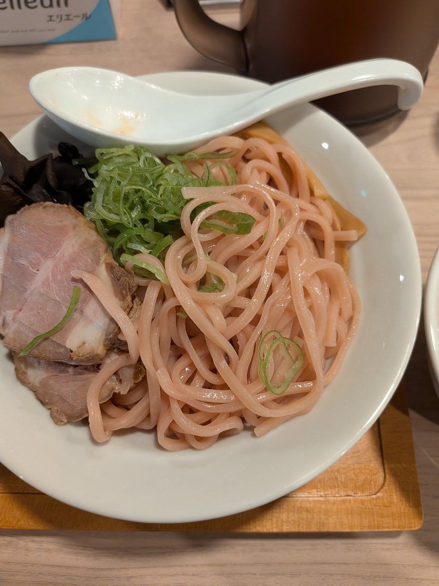 satufatty's tweet photo. 琶舞活！
麺そのものに海老が練り込んであるらしく、まさしく琶舞さんのカラー。
……なんだけど、写真じゃ分かりにくいな
。

お味はもちろん美味でした
#琶舞活 https://t.co/6iyq0LeWG3