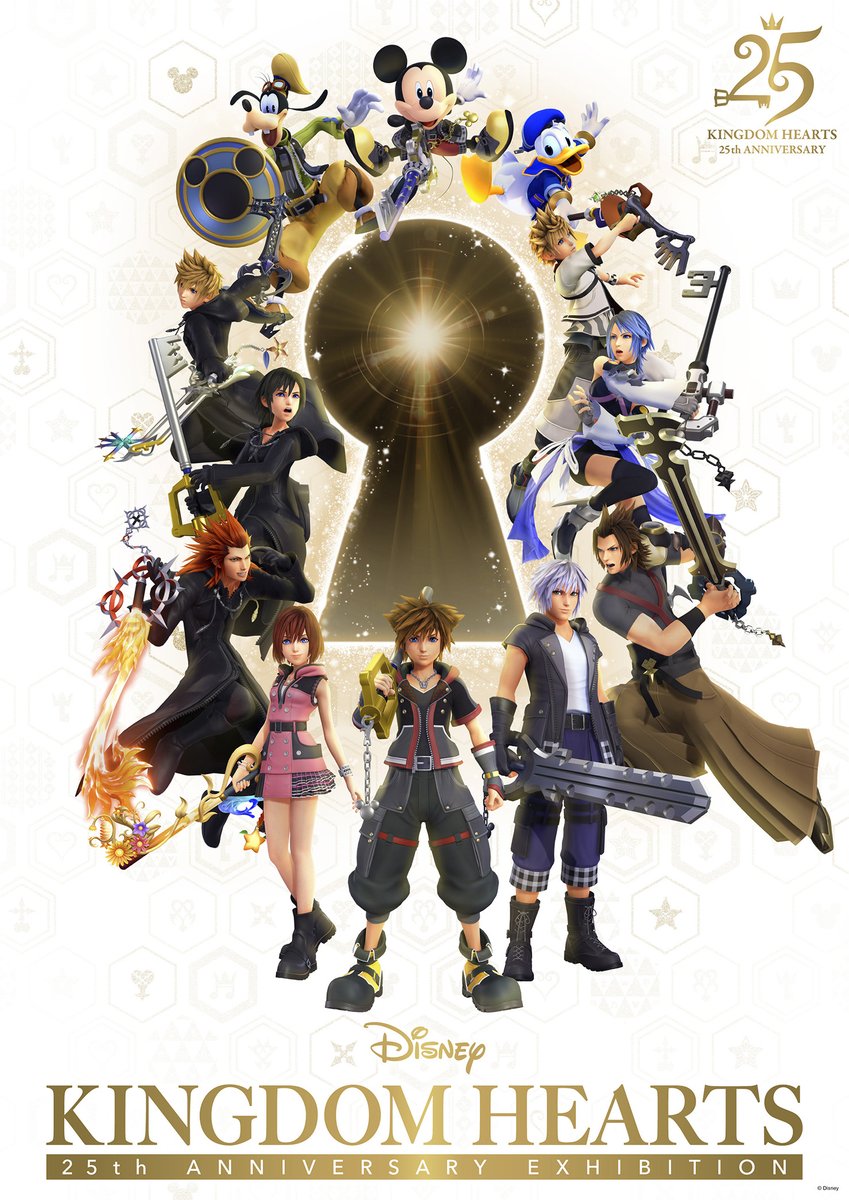 kh25th_EX's tweet photo. ♛ ─── NEW INFO ───♛
#KH25th ANNIVERSARY EXHIBITION  
 ─────────────

キービジュアル＆入場券情報公開🎫

詳しくは公式サイトをチェック!!
🔗https://t.co/yTsOx6VBM9

#キングダムハーツ #KH #KH展 #KH25th https://t.co/bP9wrSvlZ1