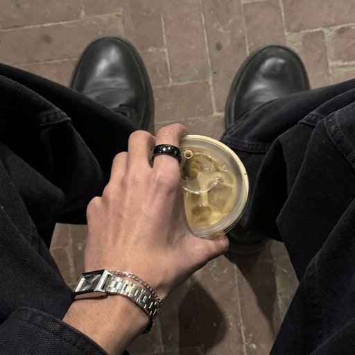 0xJokker's tweet photo. Aqui estoy tomandome un cafe mientras tu exchange decide si te devuelve tus fondos

Sigues confiando tu dinero a una plataforma que puede congelar tu cuenta cuando quiera

O cargas una hardware wallet con cable y pantalla que se rompe al primer golpe

O tienes las 24 palabras en un papel que se moja, se quema o se pierde

Yo ya sali de eso

Ahora gran parte de mi patrimonio esta tranquilamente en una tarjeta y un anillo

Nada de cables, nada de pantallas, nada de papel con palabras

Solo acerco el celular, firmo con NFC y listo

Y si pierdo una tengo otras 2 en casa que hacen exactamente lo mismo

Tu sigues expuesto

Yo ya estoy protegido