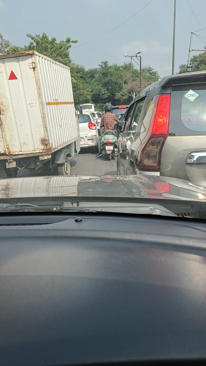 Tingtangs1's tweet photo. @dtptraffic 
New friends colony to ashram total traffic jam https://t.co/AxJTybG9EB