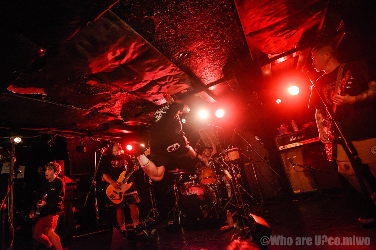 SWITCHER_JAPAN's tweet photo. 昨日の八王子RIPSありがとうございました！
ツアー9本目
COQUETTISH pre.
"MORNING GLORY 14"
全バンド本当に最高！
感謝と刺激の一日で昼間から楽しすぎ🕺

ツアー中にもう一本八王子あります！
日程は11/8(Sun)
詳細は明日解禁予定🔥
八王子に大集合よろしくお願いします！

Photo by @noelmiwo https://t.co/7BxW0RHnAs
