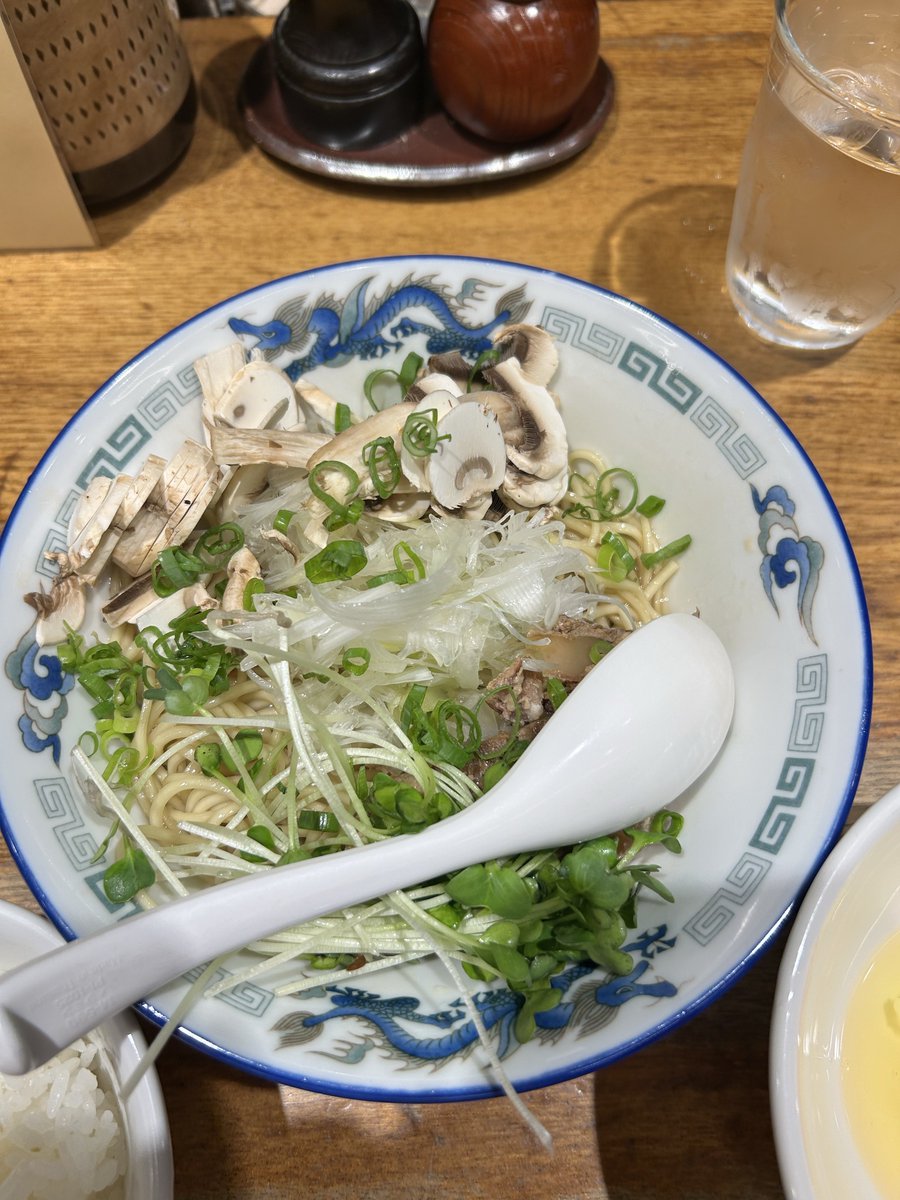 37msz189587's tweet photo. 渡なべの限定。
数年に一���の油そば。そりゃ行っちゃうよなぁ…うまいっ
#高田馬場
#ラーメン
#渡なべ https://t.co/aeFWX1y1mb