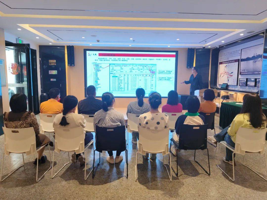 KandaceAker68's tweet photo. Just wrapped an amazing workshop on data visualization! Learned to turn raw numbers into clear, impactful stories with Tableau and R. Grateful for the hands-on practice and insights from industry pros. Ready to apply these skills to my next project! https://t.co/faQyRX1JAP