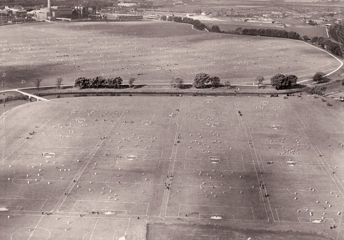 footballmemorys's tweet photo. Football on Hackney Marshes
#HackneyMarshes #Grassroots #Football https://t.co/yE976ZhMDY