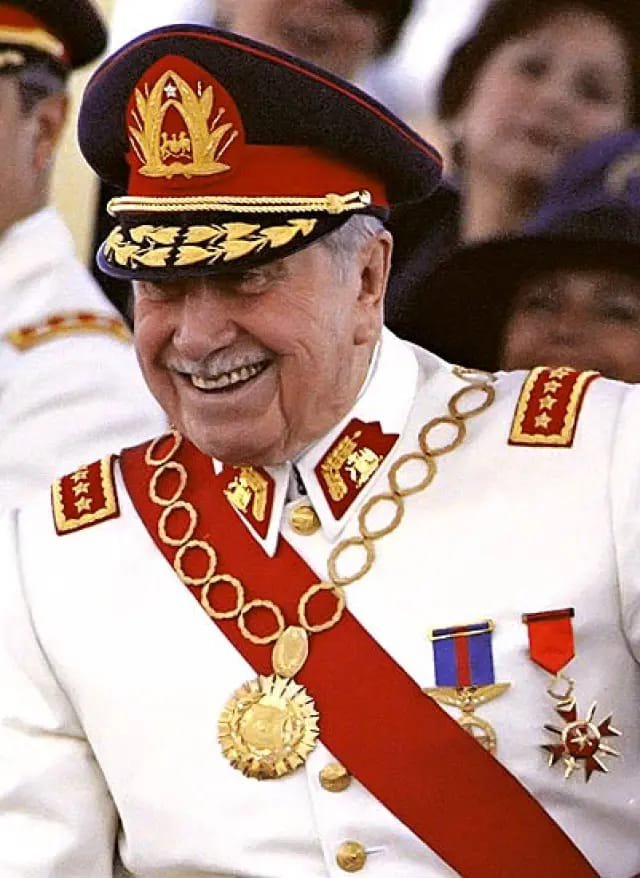 ValeChanchamo's tweet photo. @Jaime_Bassa Hermosa plaza del General Manuel Baquedano. Llevó nuestra bandera a flamear hasta Lima, fue presidente interino y senador. Tu eres un simplón diputado elegido por una tropa de niños ignorantes, nunca tuvieron dignidad, ni la tendrán, anencéfalos. https://t.co/w47luylE5C