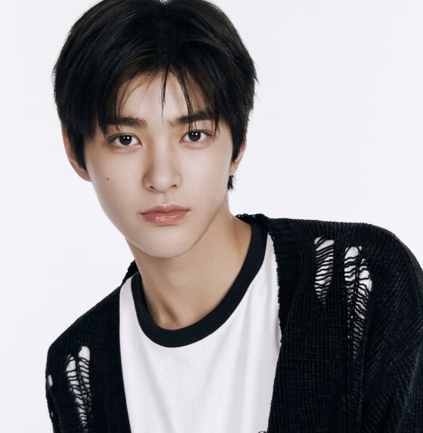 milkissupremacy's tweet photo. 누군가주인공상이뭐냐고묻거든 바로얘사진보여주면됌 https://t.co/E0BRd7DqIA