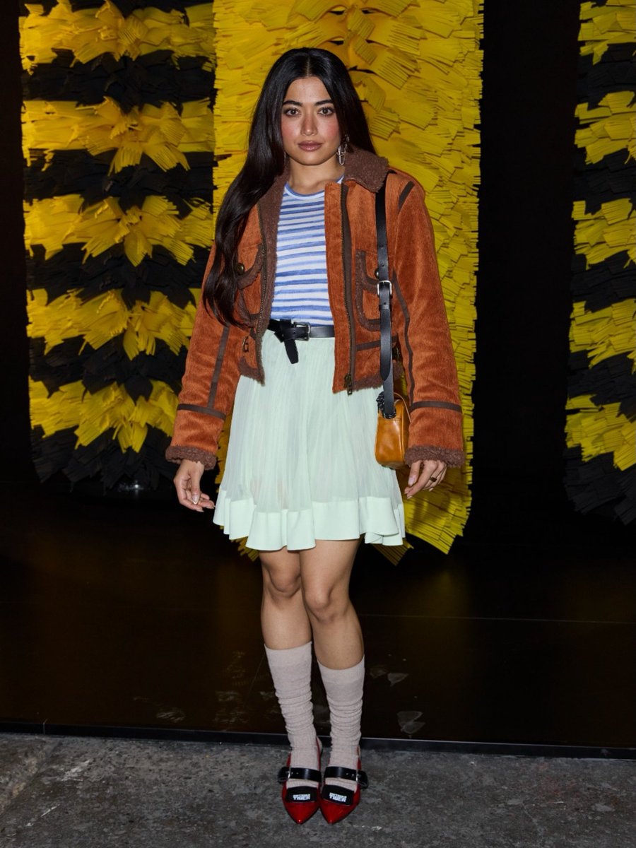 Rashmikadelhifc's tweet photo. The outfit, the pose, the face card, 10/10 🤌✨
​Cutu slaying for Onitsuka Tiger at Milan Fashion Week. Global icon energy only. 👑❤️
​#RashmikaMandanna #OnitsukaTiger https://t.co/L5IMyfYIDi