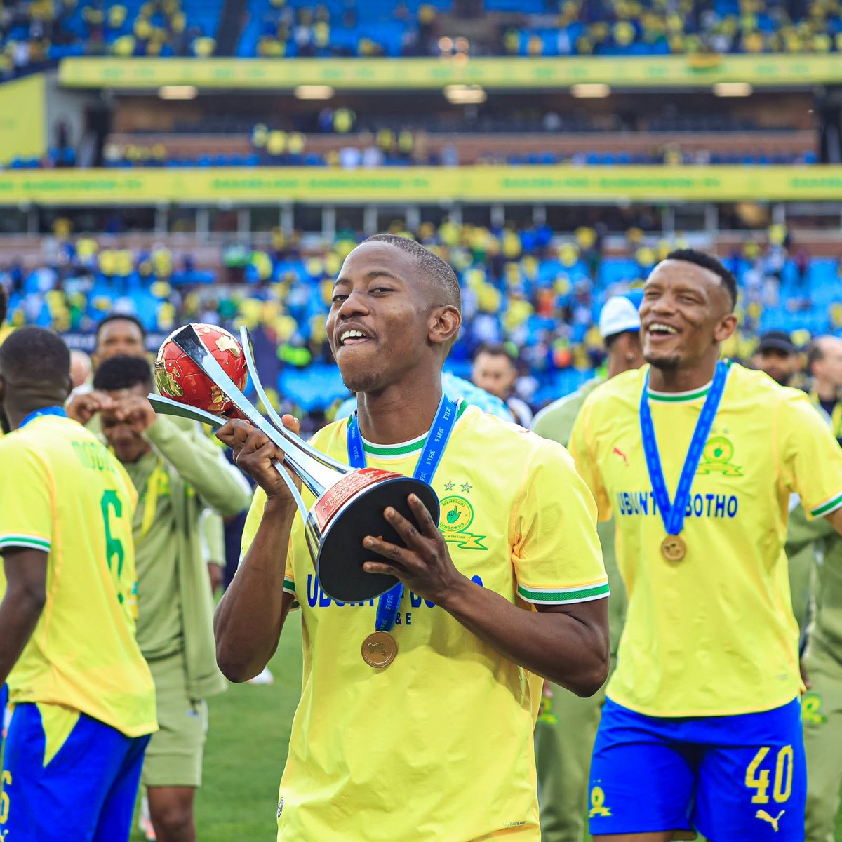 MorareBT's tweet photo. The Mayor is settling well in Chloorkop. When his debut day comes he will surely play his best football comfortably. And his position requires exactly that, this is the man that can make turns in front of his own 18-area. https://t.co/vJ9scTUsBC