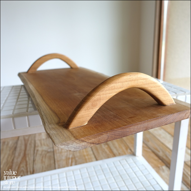 valueinterior's tweet photo. 木目が素敵なサービングトレイ
個性的で自然な形に仕上がっています。

■詳細はこちら ＊公式サイト https://t.co/GuGP1n1YD0
◇いつもご覧いただきまして誠にありがとうございます。

#お盆 #サービングトレイ #配膳トレー #カフェトレー #ティートレー #チークトレイ #無垢材トレイ #木製トレイ https://t.co/emuXZoSNAi