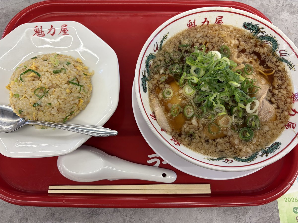 sienmatu's tweet photo. 須坂市
京都北白川ラーメン魁力屋イオンモール須坂店
京都背脂醤油ラーメン
焼きめし定食
80杯目 https://t.co/Wh5dEWiU27